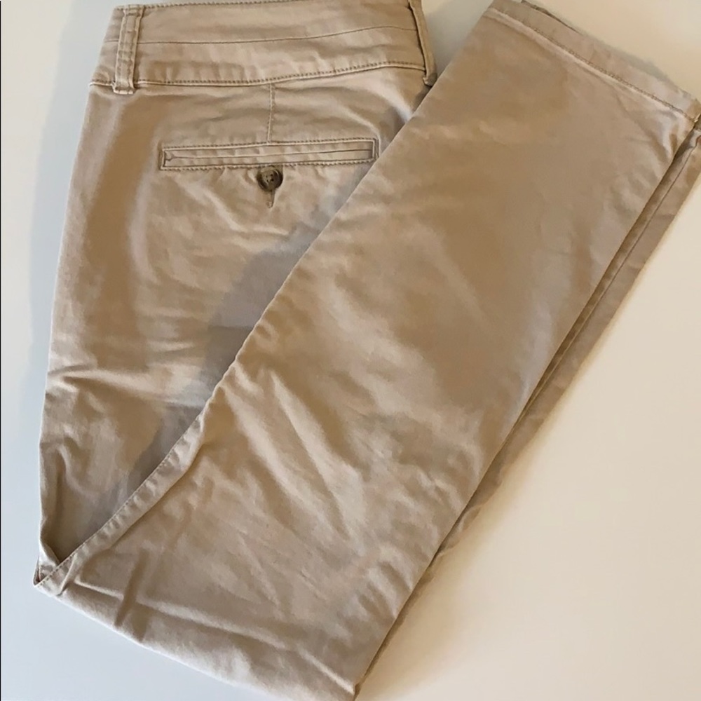 American Eagle - Skinny Khaki’s - Size 8 S